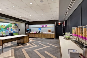 tru by hilton syracuse north airport area