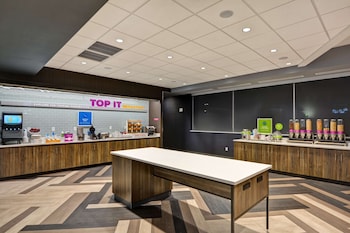 tru by hilton syracuse north airport area