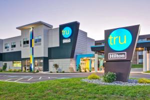 tru by hilton syracuse north airport area