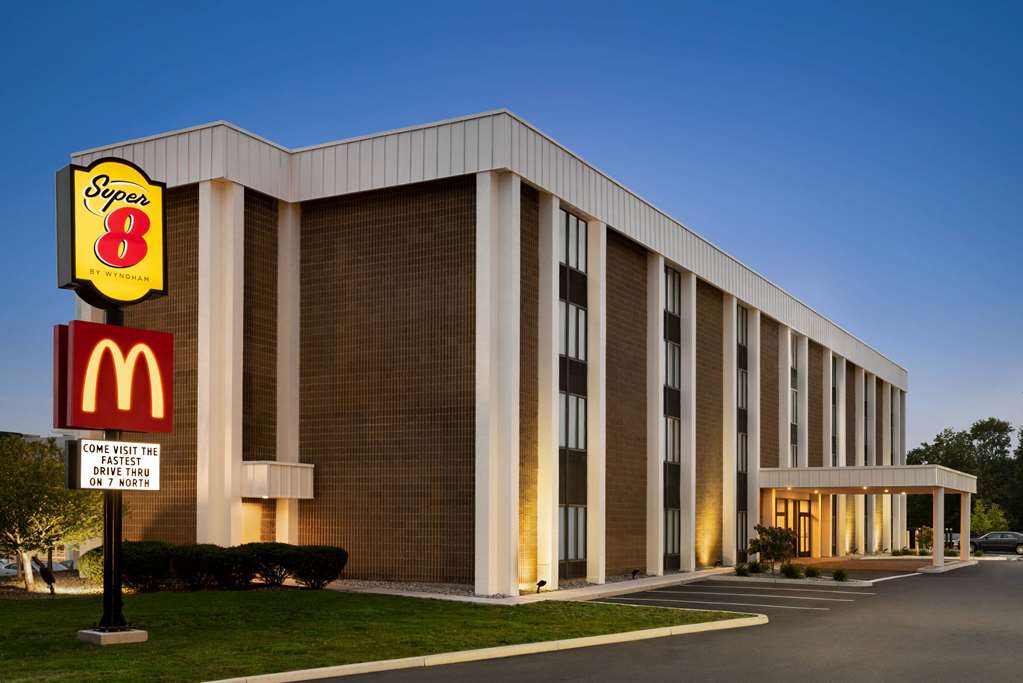 super 8 by wyndham liverpool syracuse north airport
