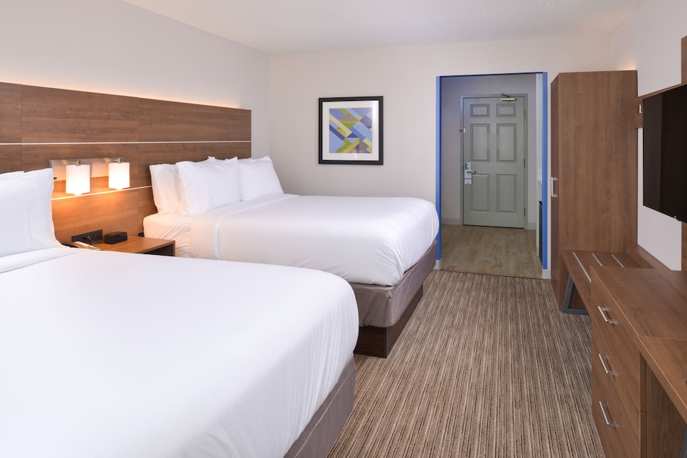 holiday inn express and suites omaha 120th and maple