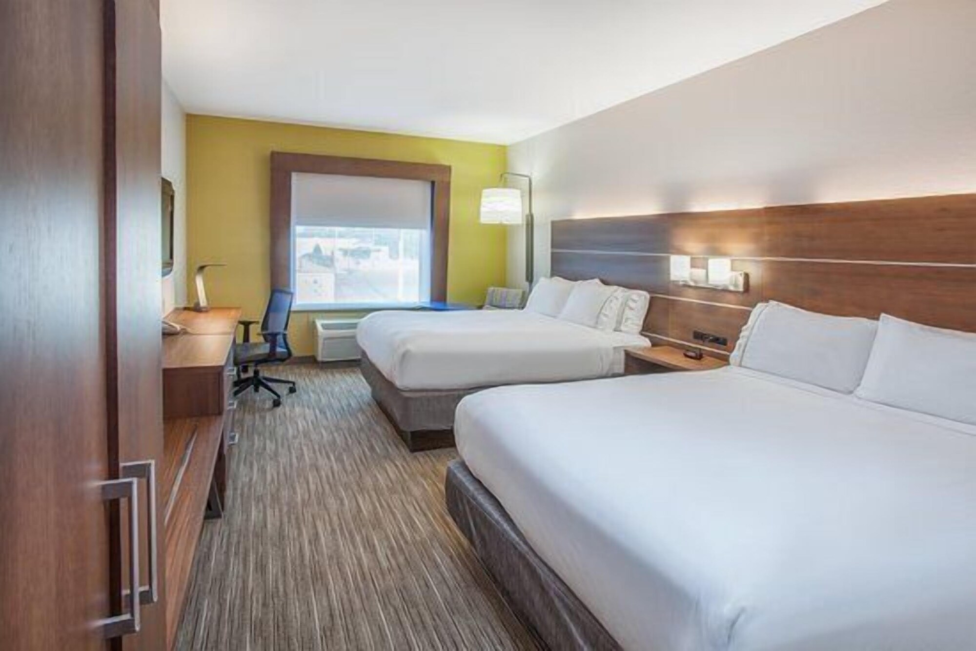holiday inn express and suites omaha 120th and maple