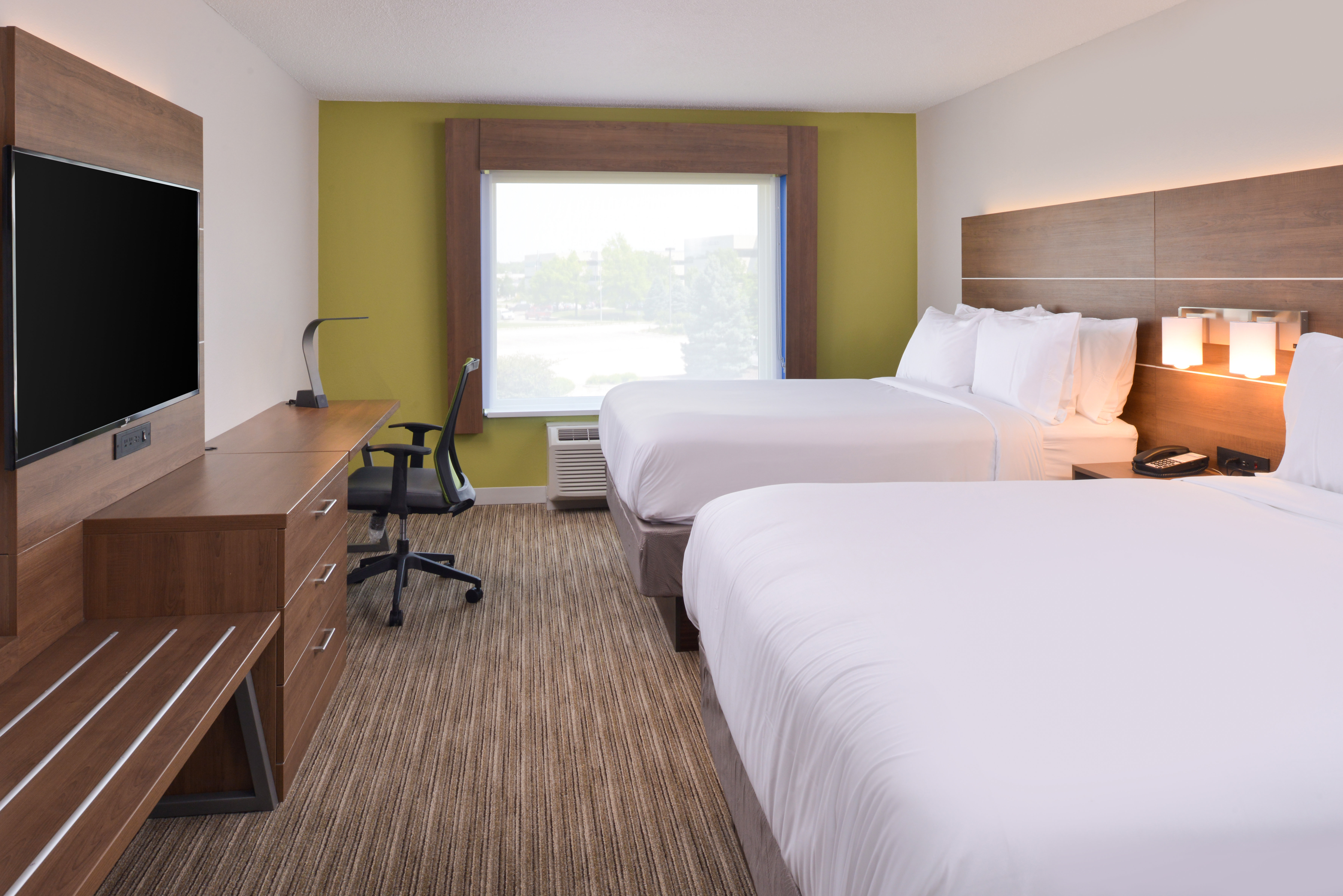 holiday inn express and suites omaha 120th and maple