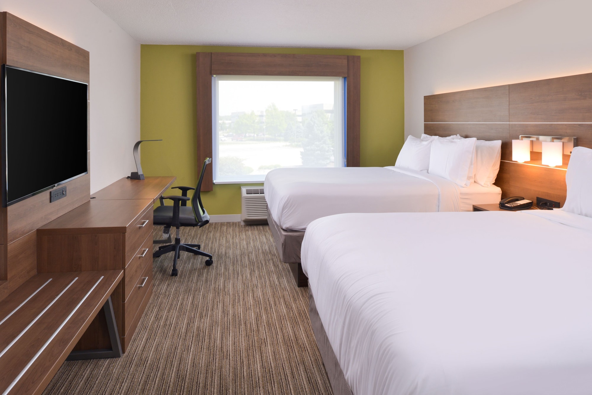 holiday inn express and suites omaha 120th and maple
