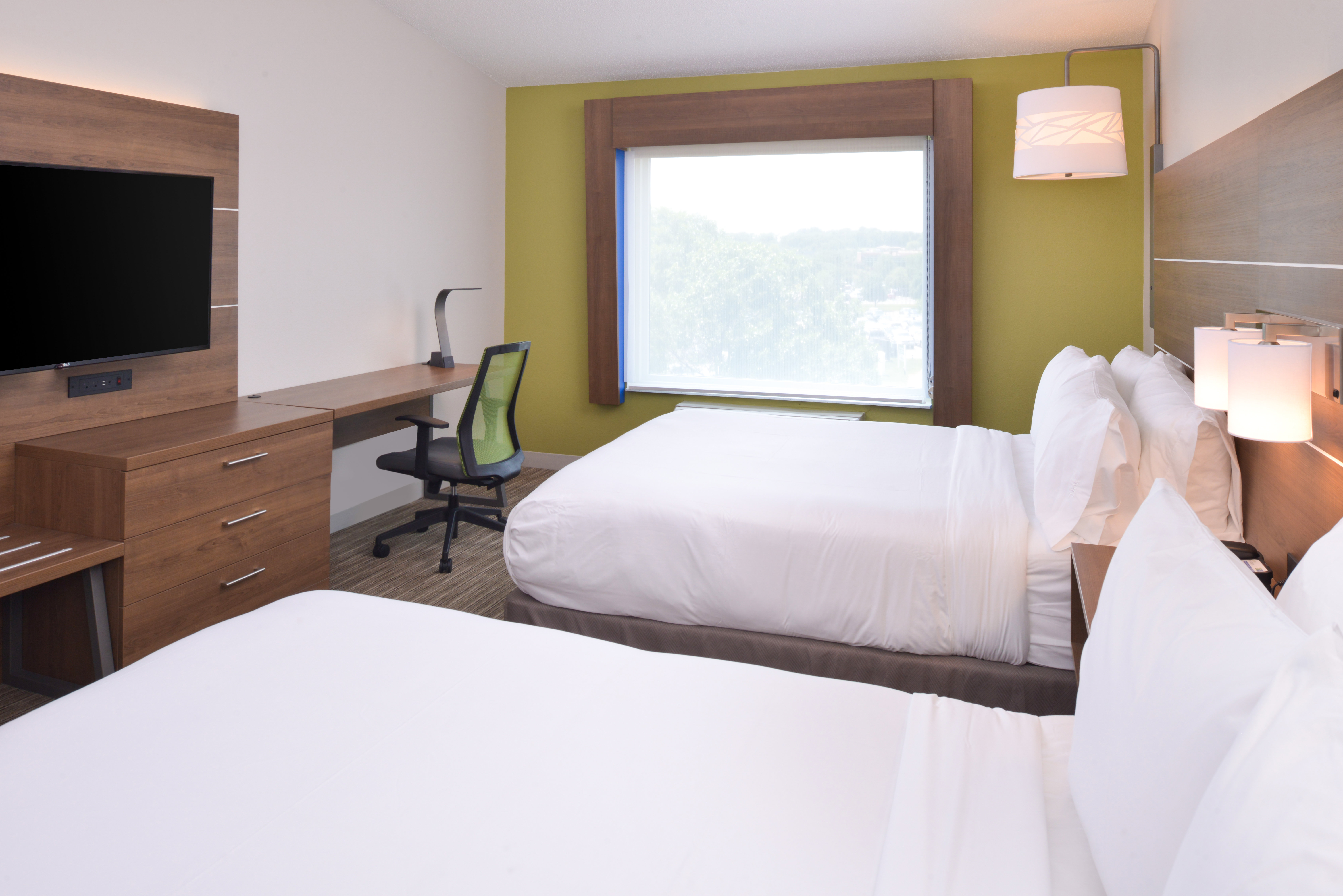 holiday inn express and suites omaha 120th and maple