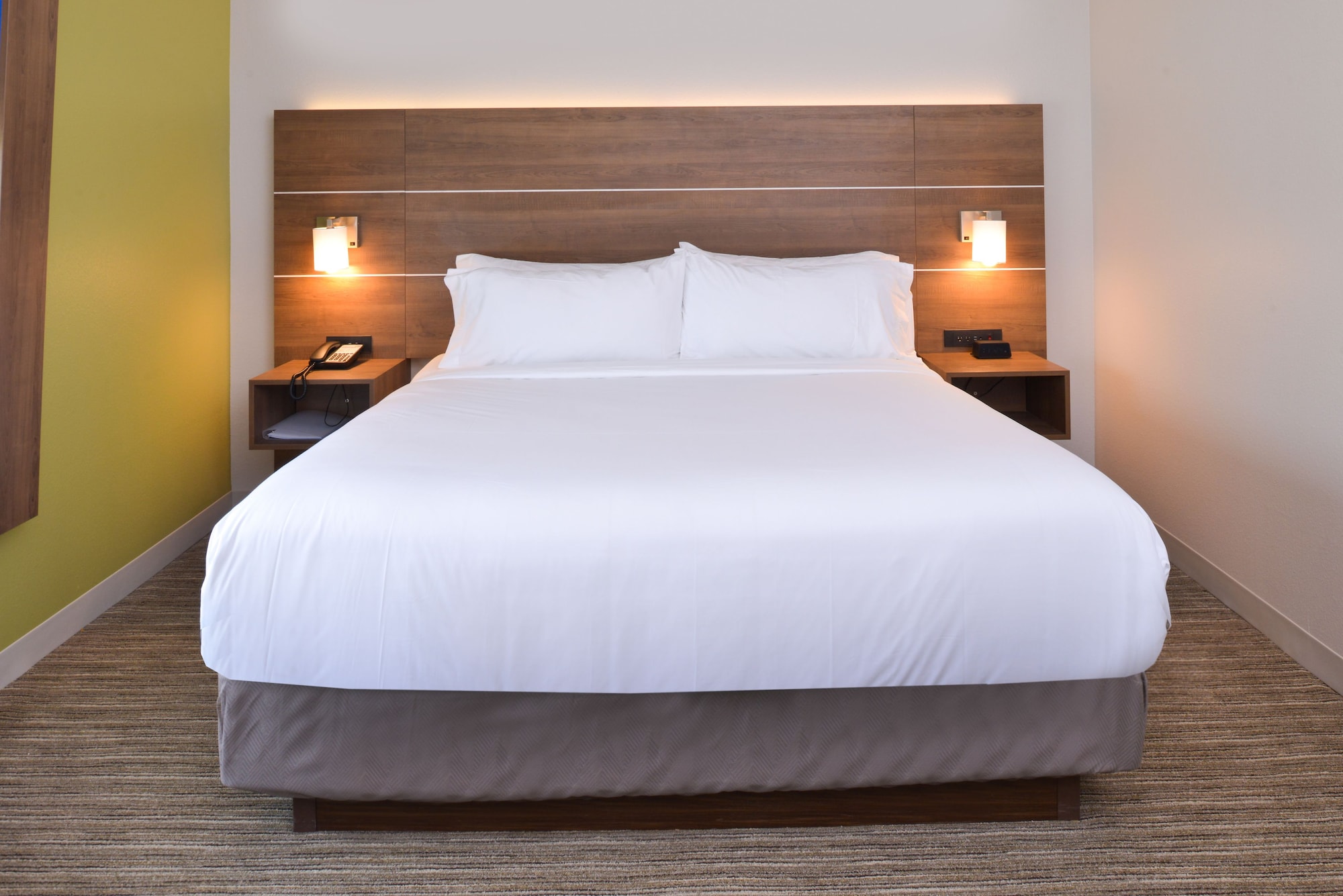 holiday inn express and suites omaha 120th and maple