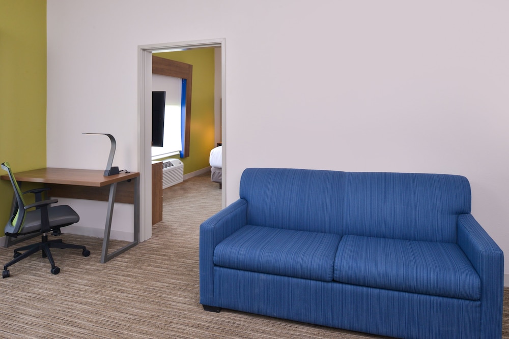 holiday inn express and suites omaha 120th and maple