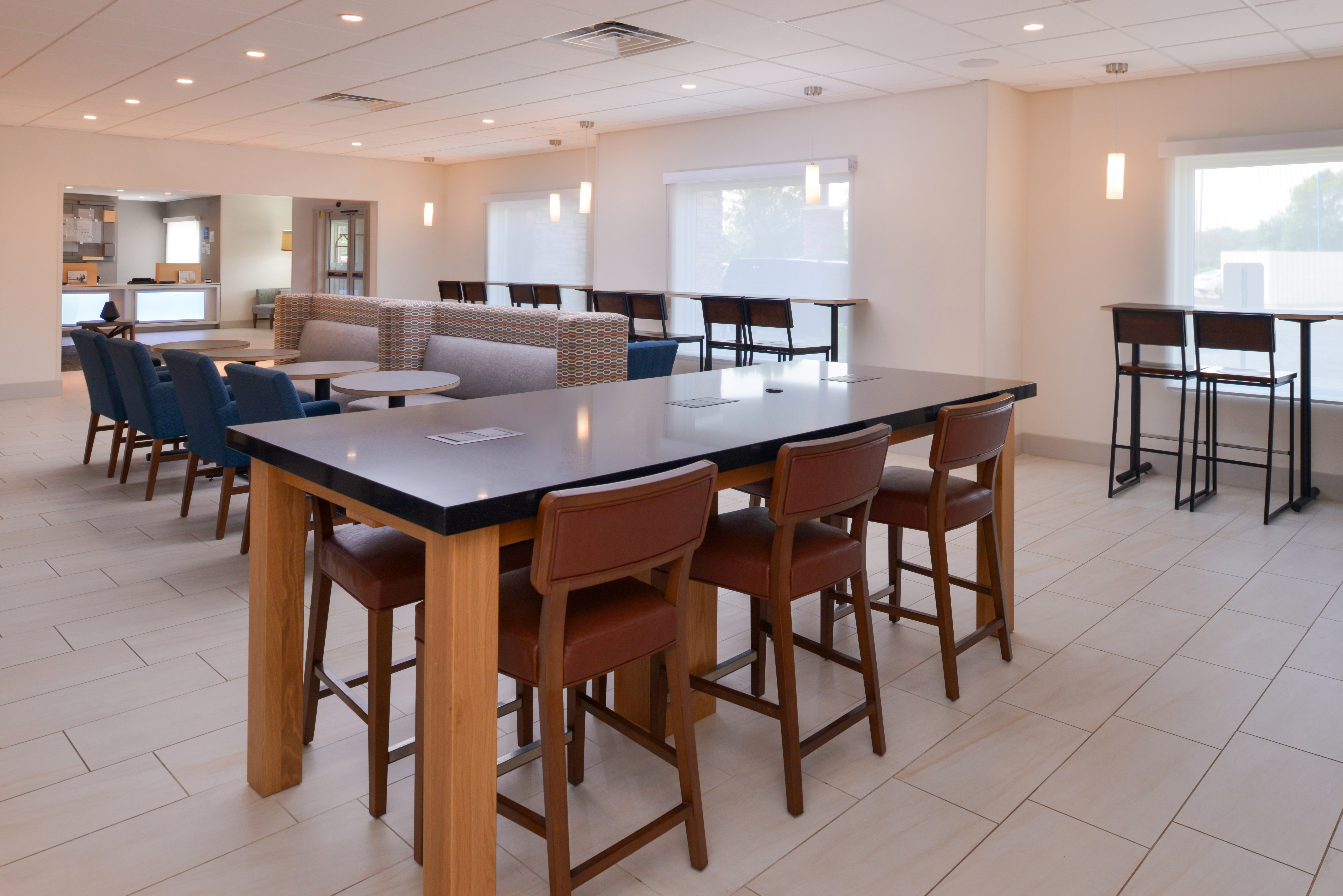 holiday inn express and suites omaha 120th and maple