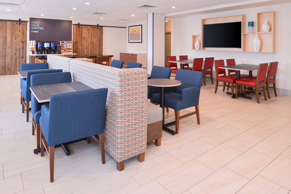 holiday inn express and suites omaha 120th and maple