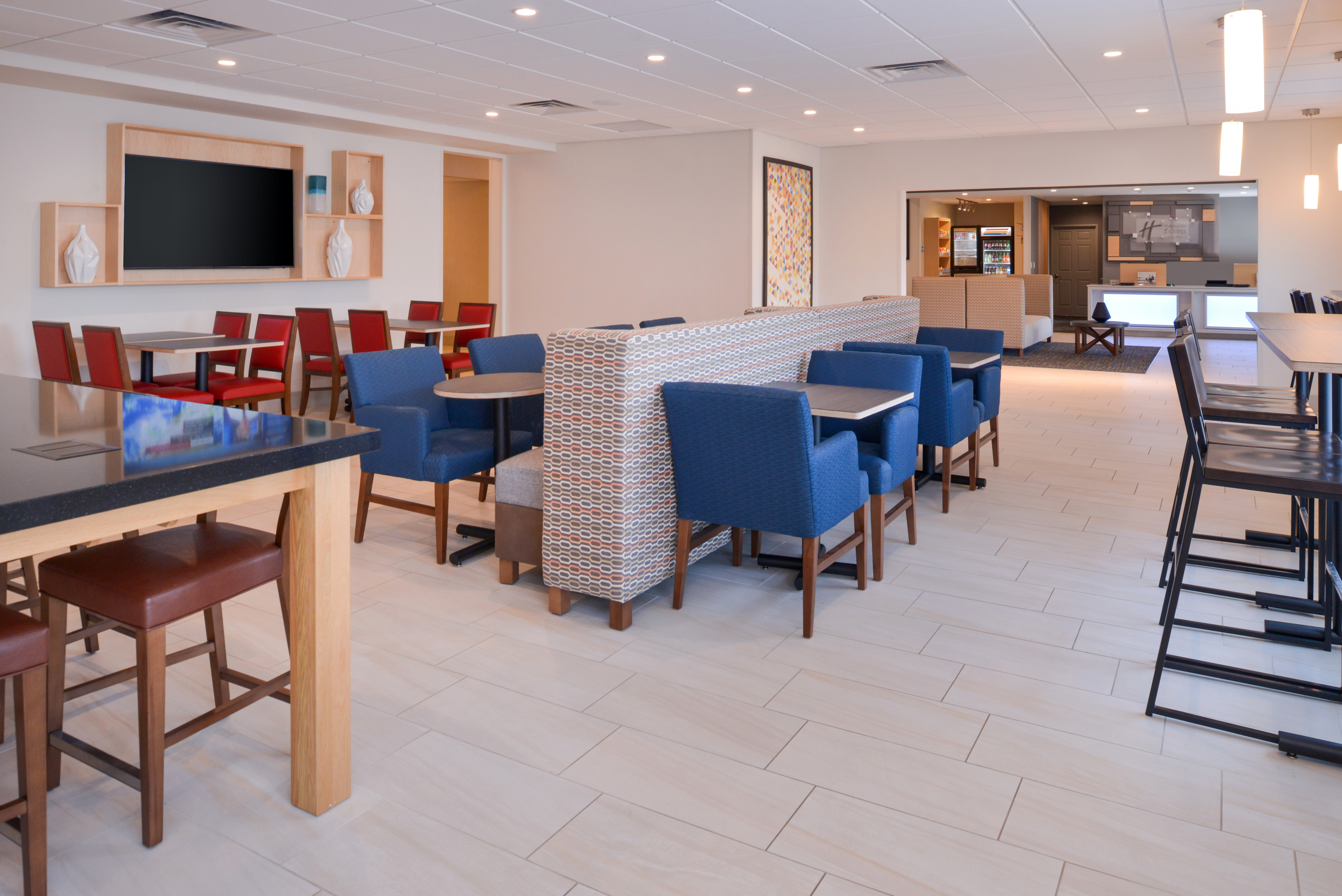 holiday inn express and suites omaha 120th and maple
