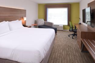 holiday inn express and suites omaha 120th and maple
