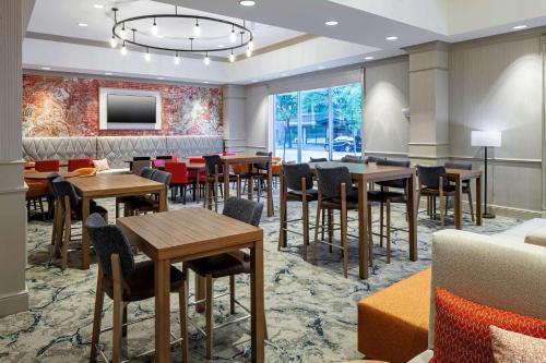 hilton garden inn omaha downtown old market area