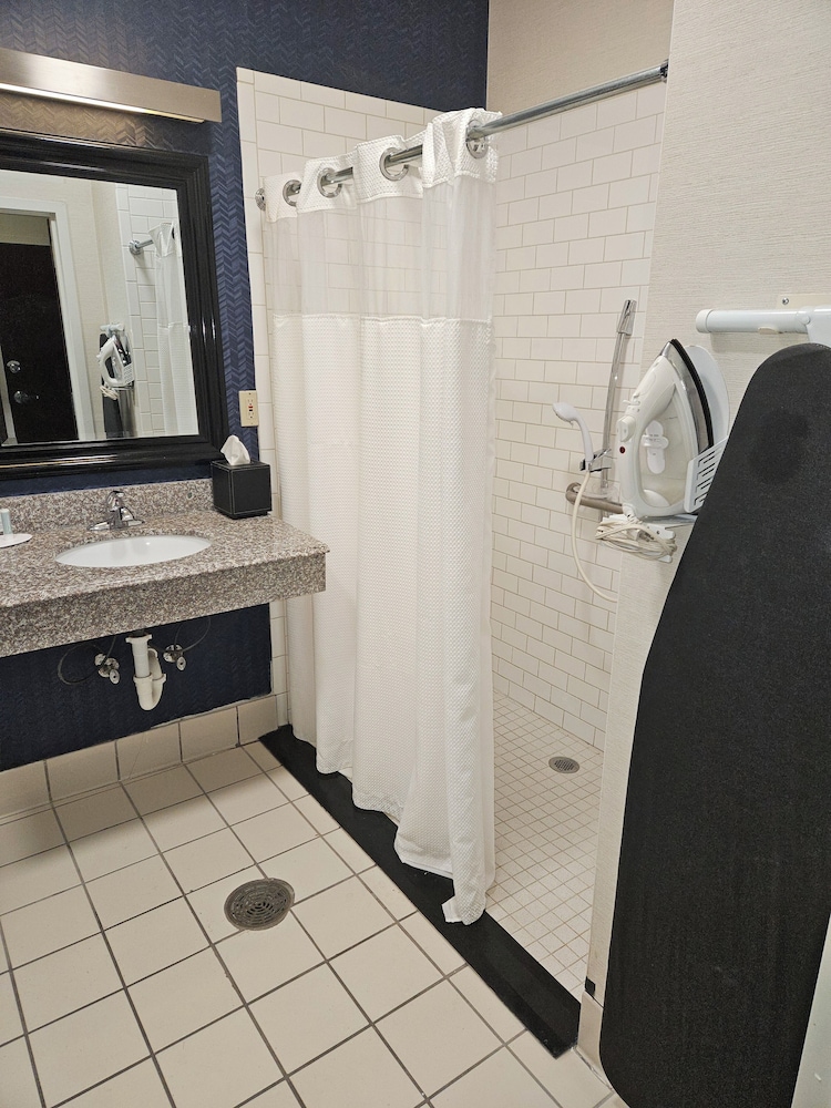 fairfield inn and suites by marriott tulsa central