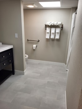 red fox inn and suites