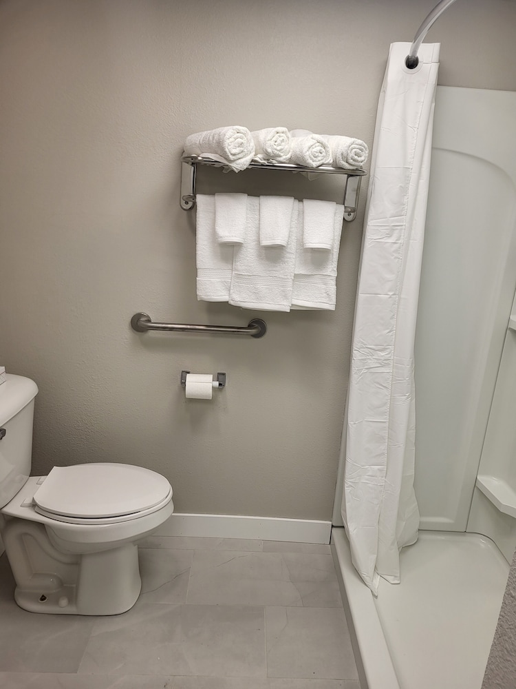 red fox inn and suites