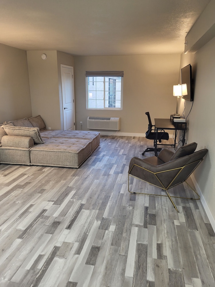 red fox inn and suites