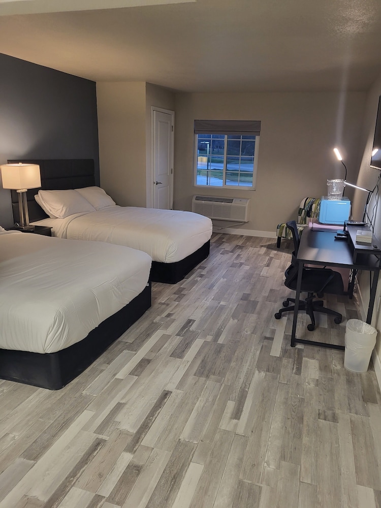 red fox inn and suites