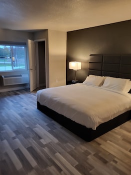 red fox inn and suites