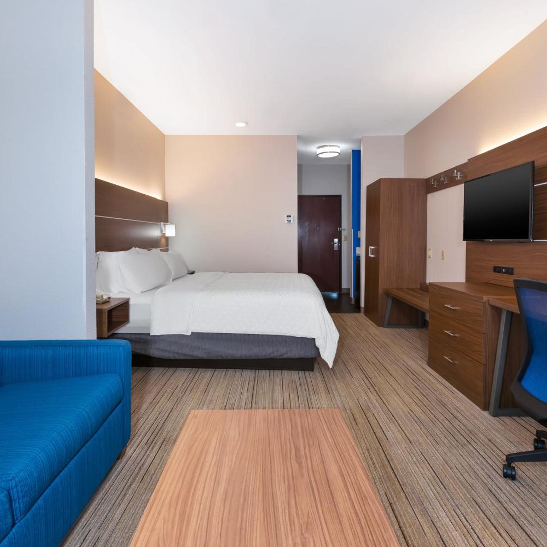 holiday inn express and suites three rivers by ihg