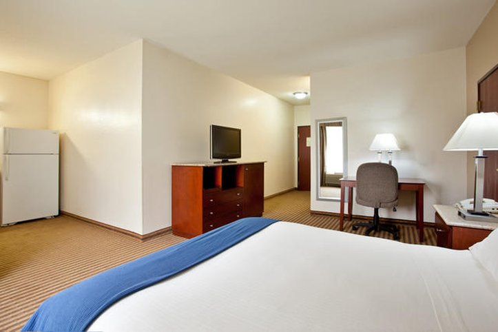 holiday inn express and suites three rivers by ihg