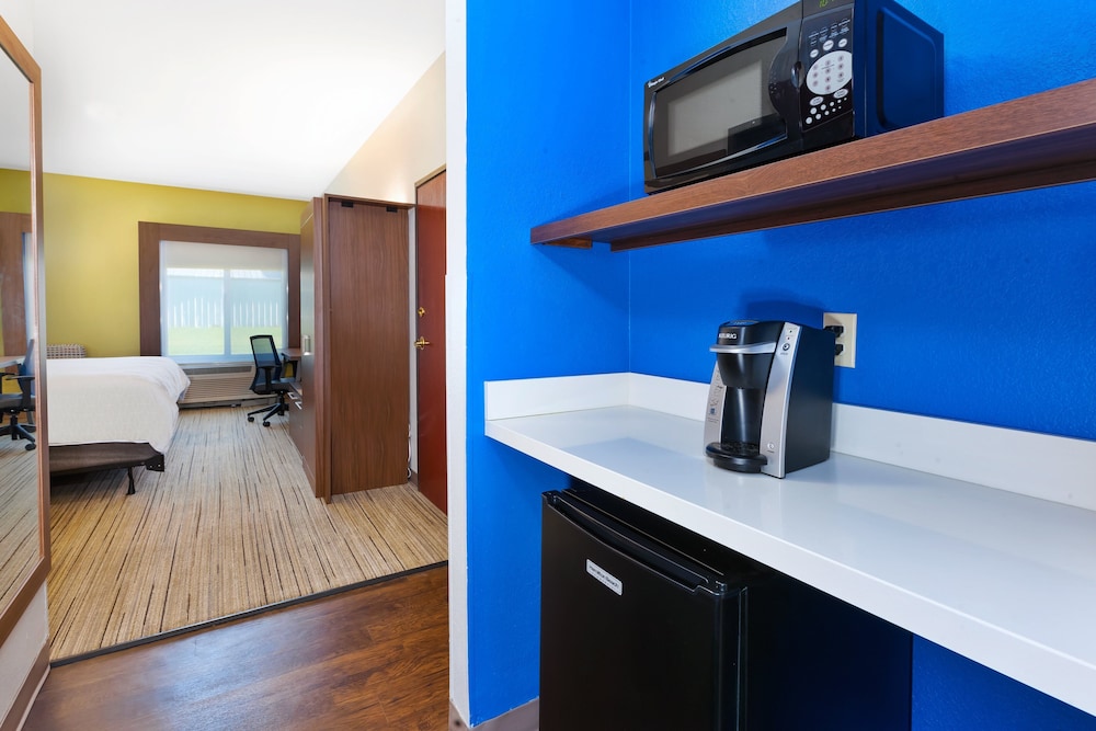 holiday inn express and suites three rivers by ihg