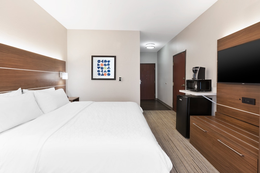 holiday inn express and suites three rivers by ihg