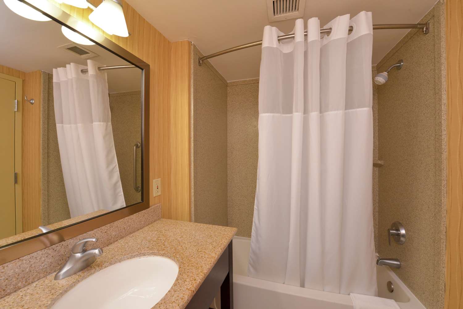 hampton inn frederick