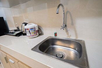 new furnished studio apartment springwood residence