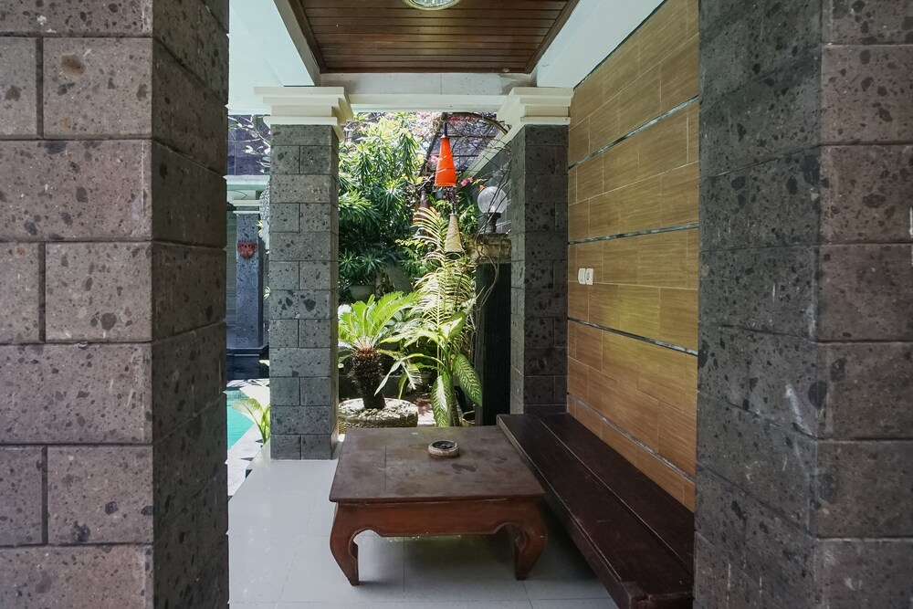 zen rooms denays house