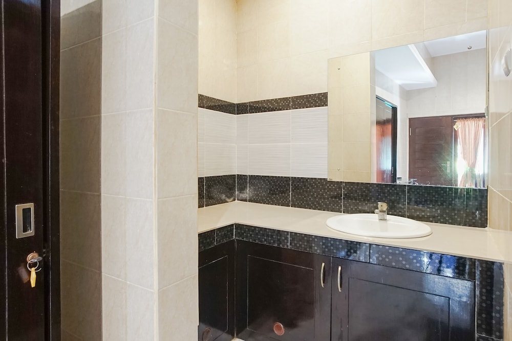 zen rooms denays house