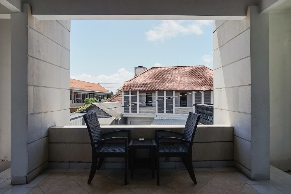 zen rooms denays house