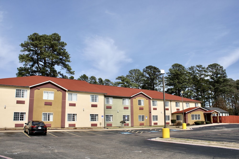 Hometown Inn & Suites