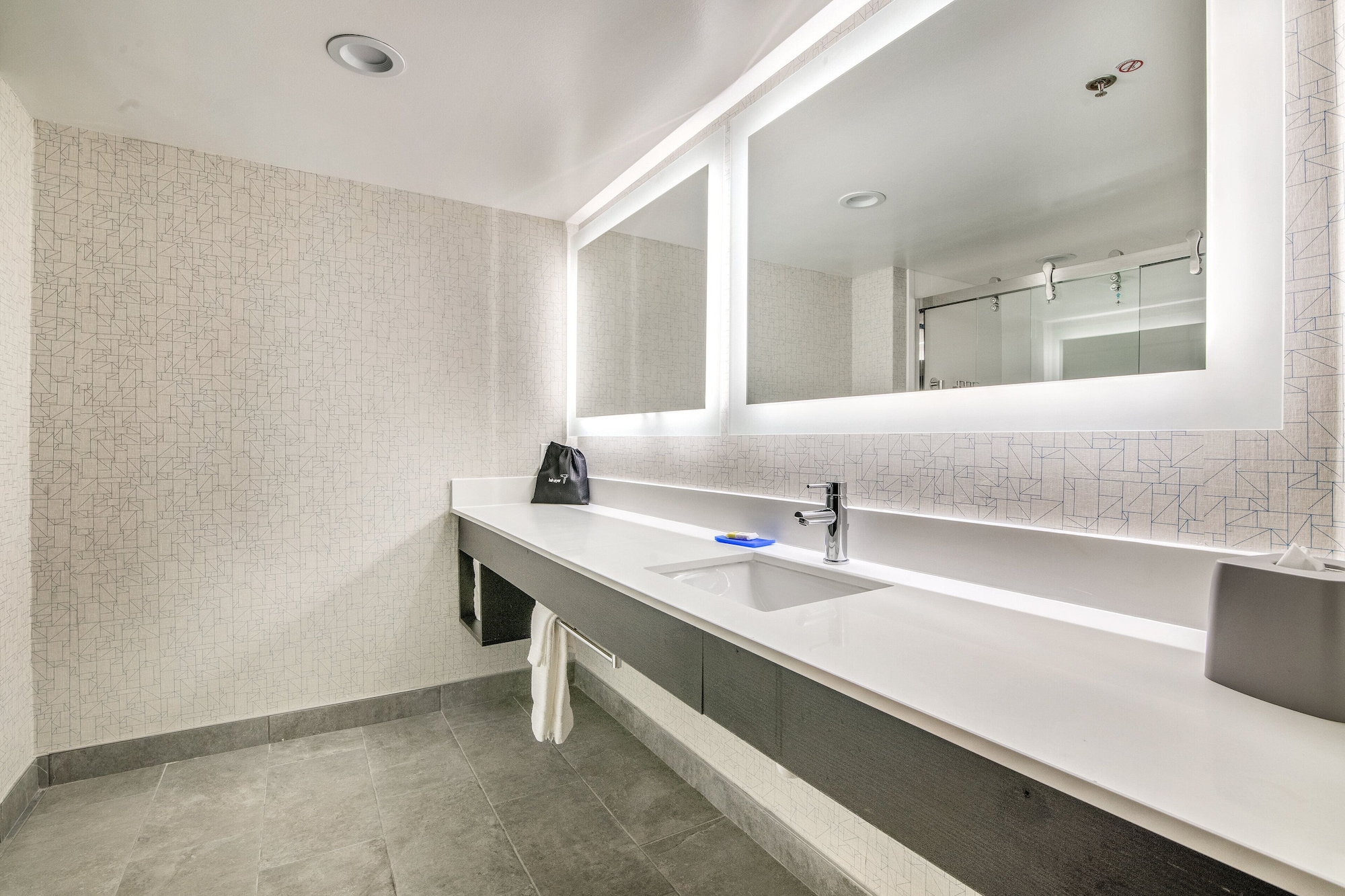 holiday inn express and suites longview north by ihg