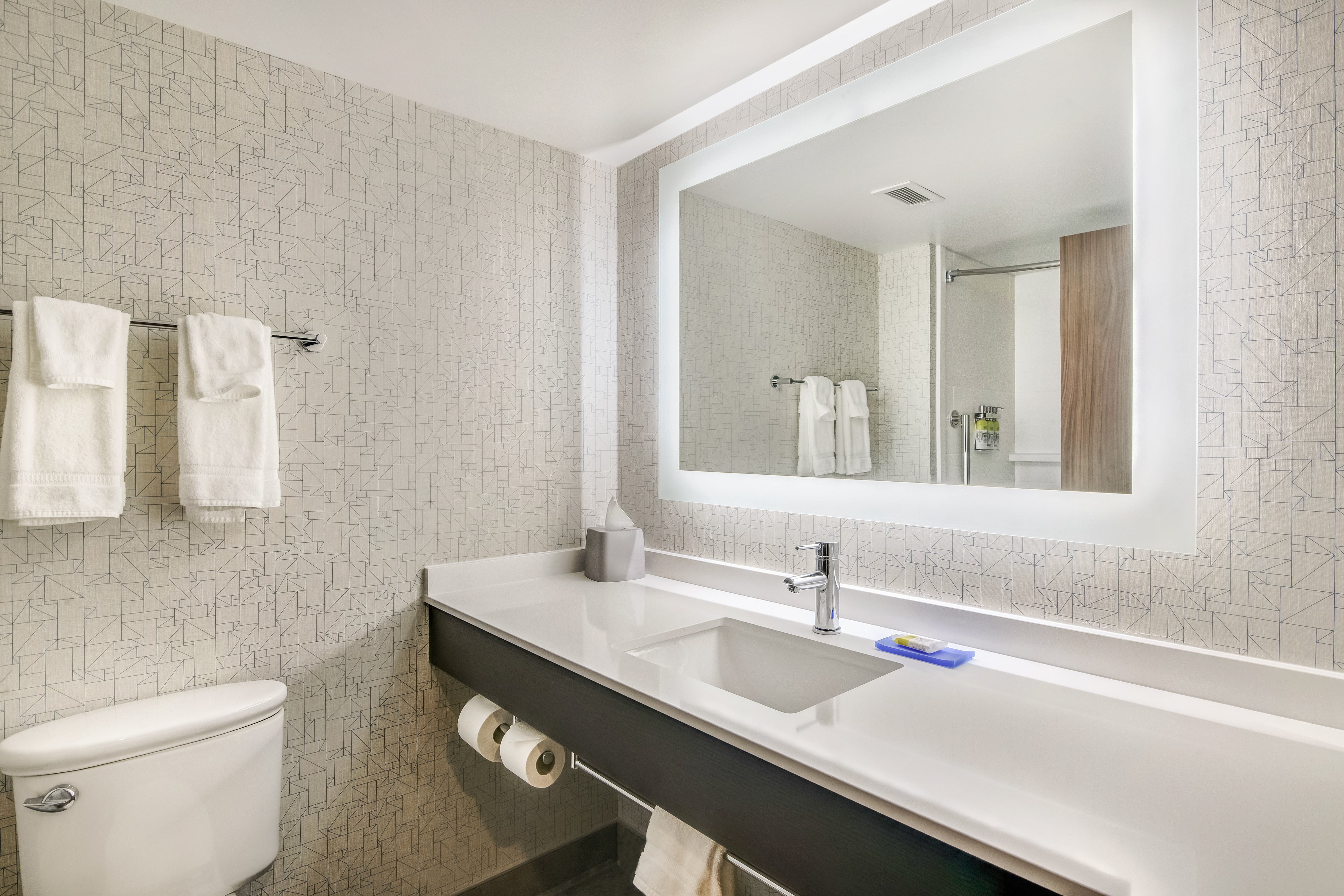 holiday inn express and suites longview north by ihg