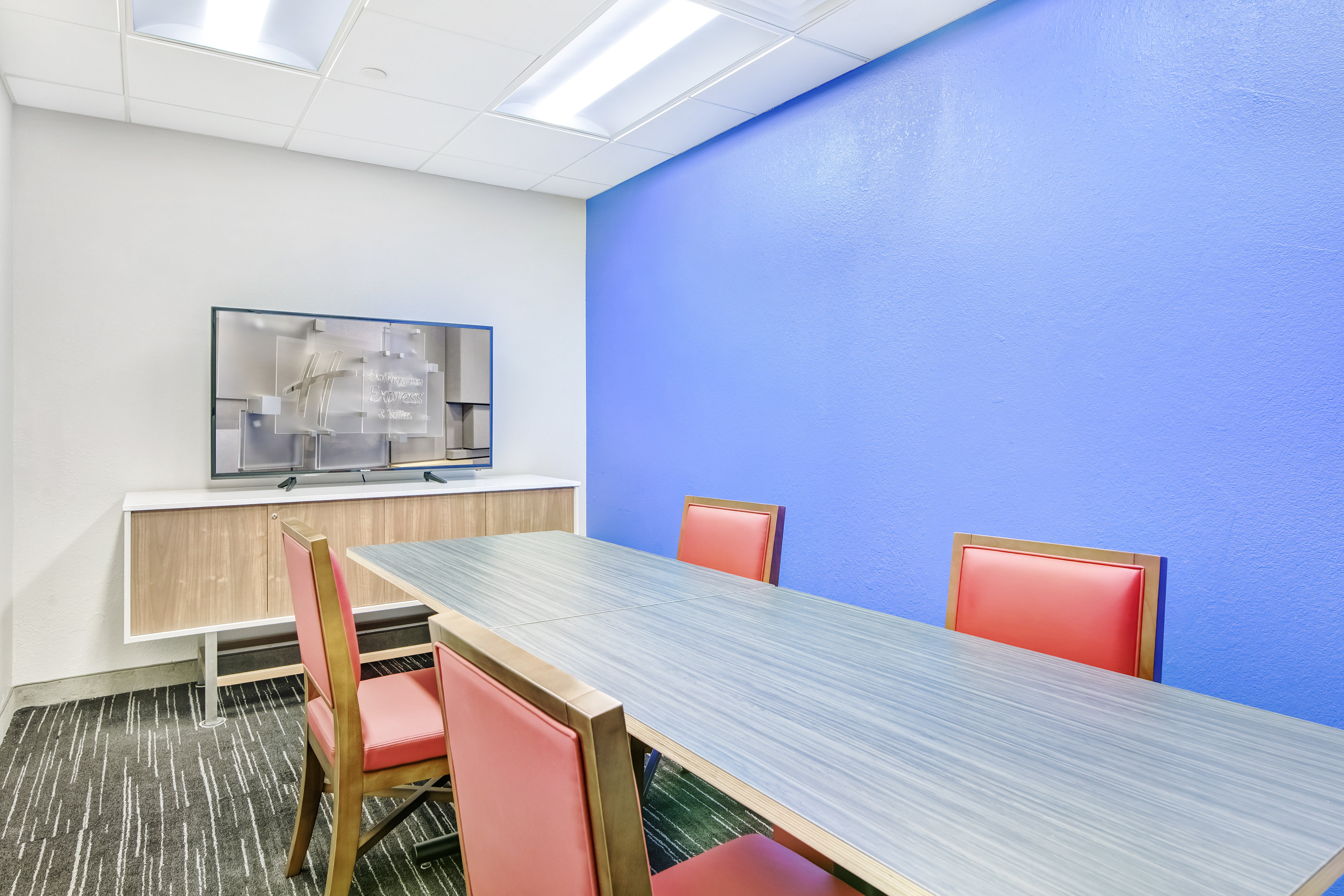 holiday inn express and suites longview north by ihg