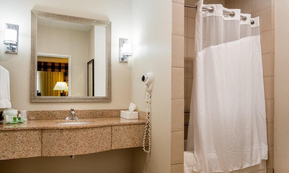 holiday inn and conference center marshfield by ihg