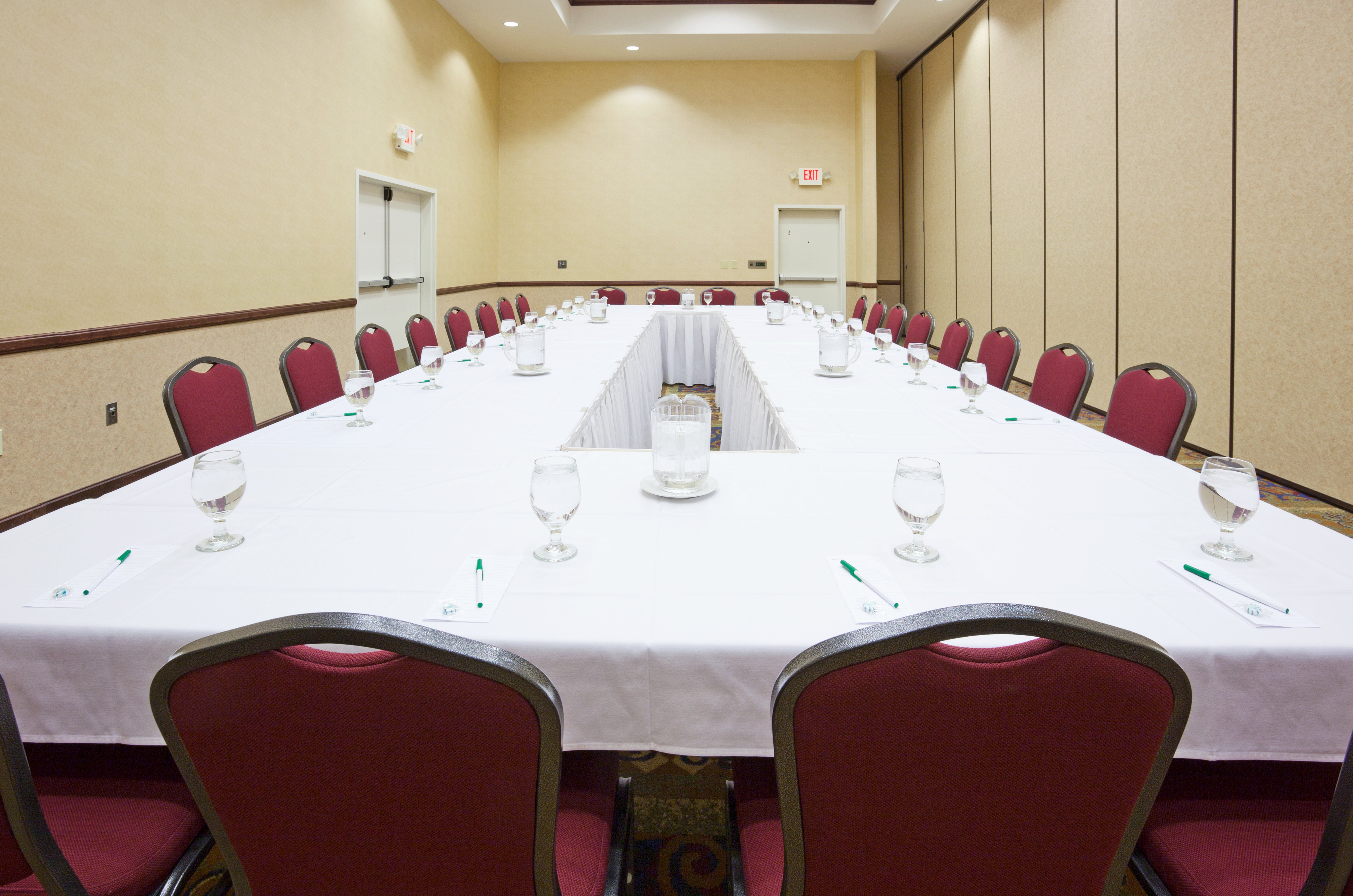 holiday inn and conference center marshfield by ihg