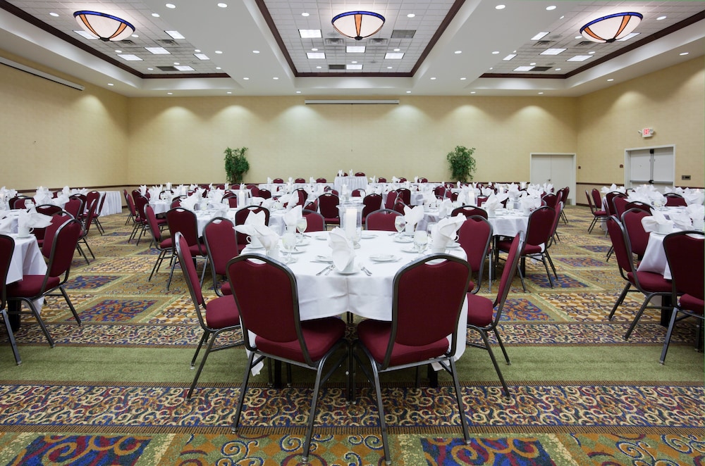 holiday inn and conference center marshfield by ihg
