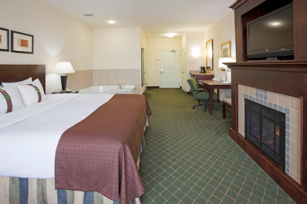 holiday inn and conference center marshfield by ihg