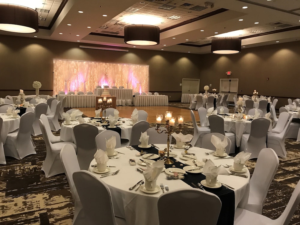 holiday inn and conference center marshfield by ihg