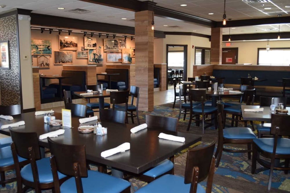 holiday inn and conference center marshfield by ihg