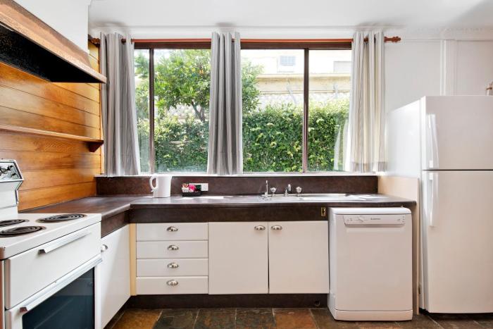 manly waves studios and apartments