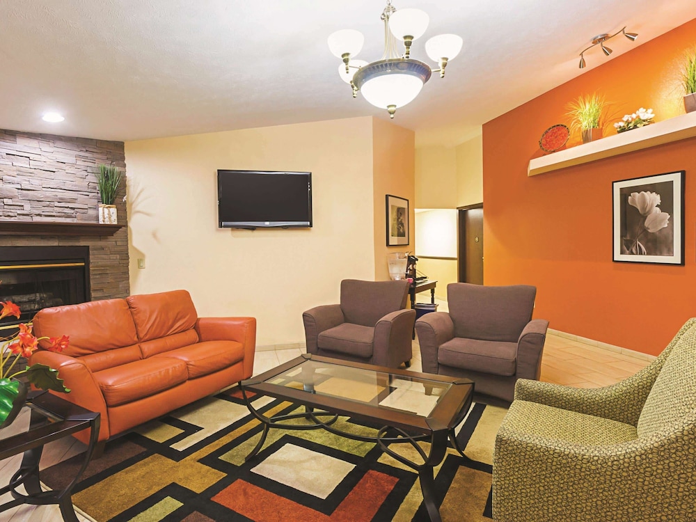 la quinta inn and suites by wyndham woodburn