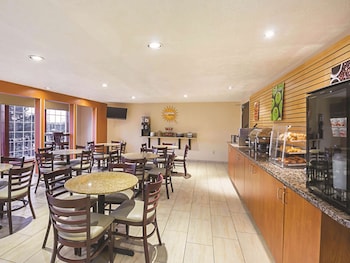 la quinta inn and suites by wyndham woodburn