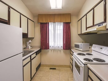 la quinta inn and suites by wyndham woodburn