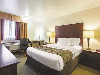 la quinta inn and suites by wyndham woodburn