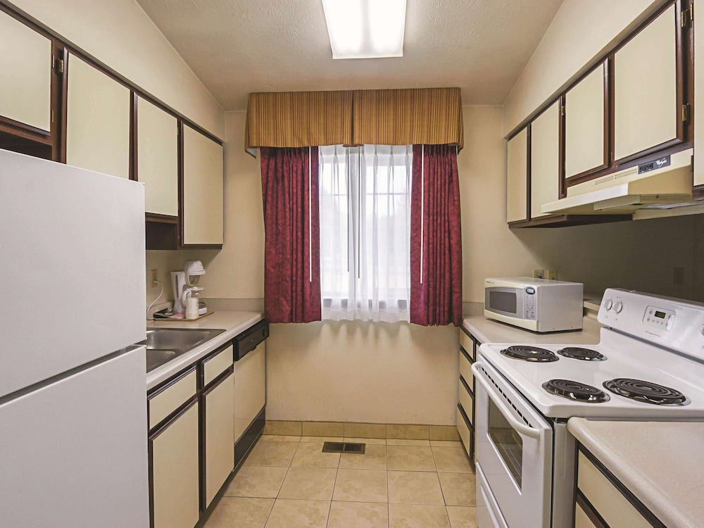 la quinta inn and suites by wyndham woodburn