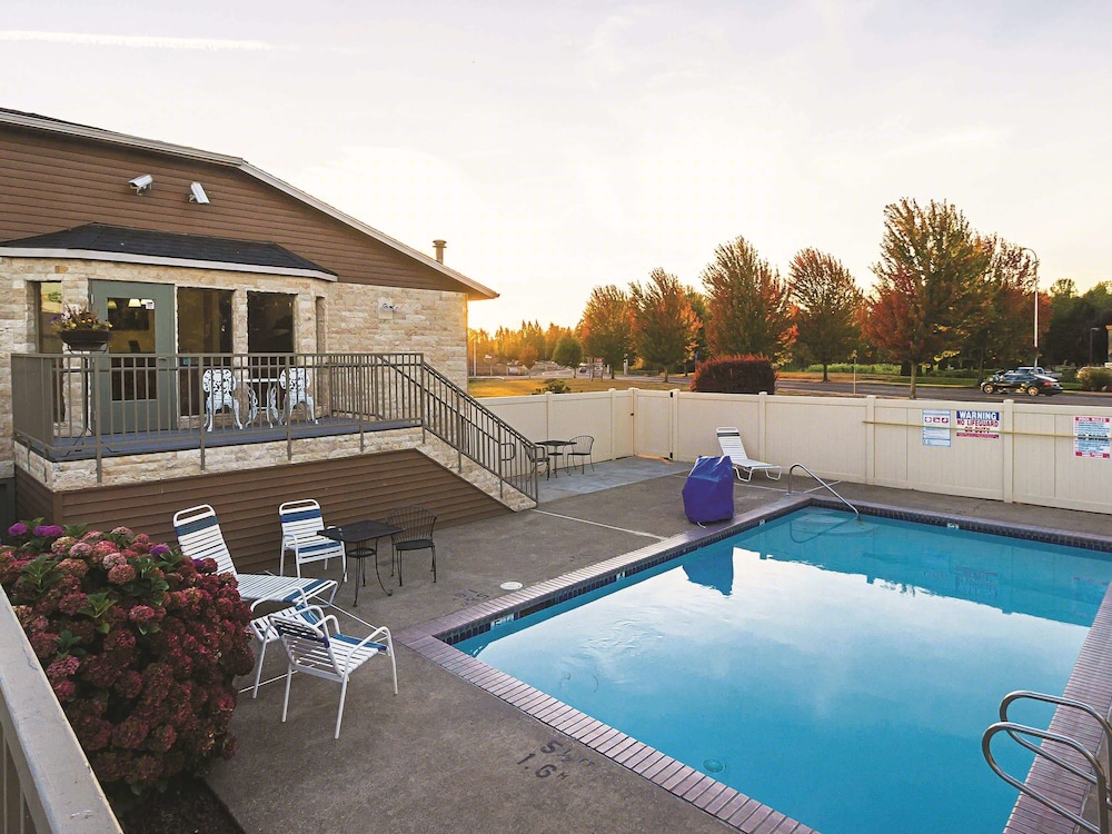 la quinta inn and suites by wyndham woodburn