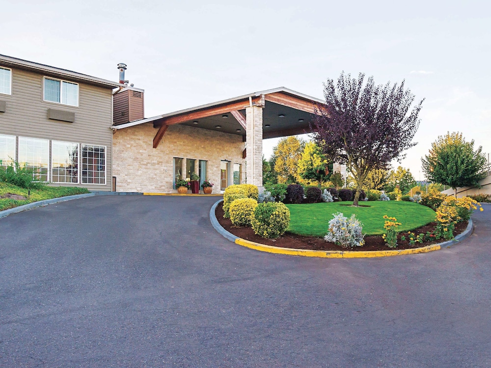 la quinta inn and suites by wyndham woodburn