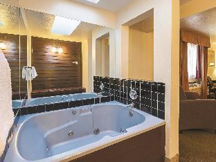 la quinta inn and suites by wyndham woodburn